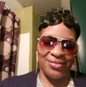 Meet your Posher, Edie